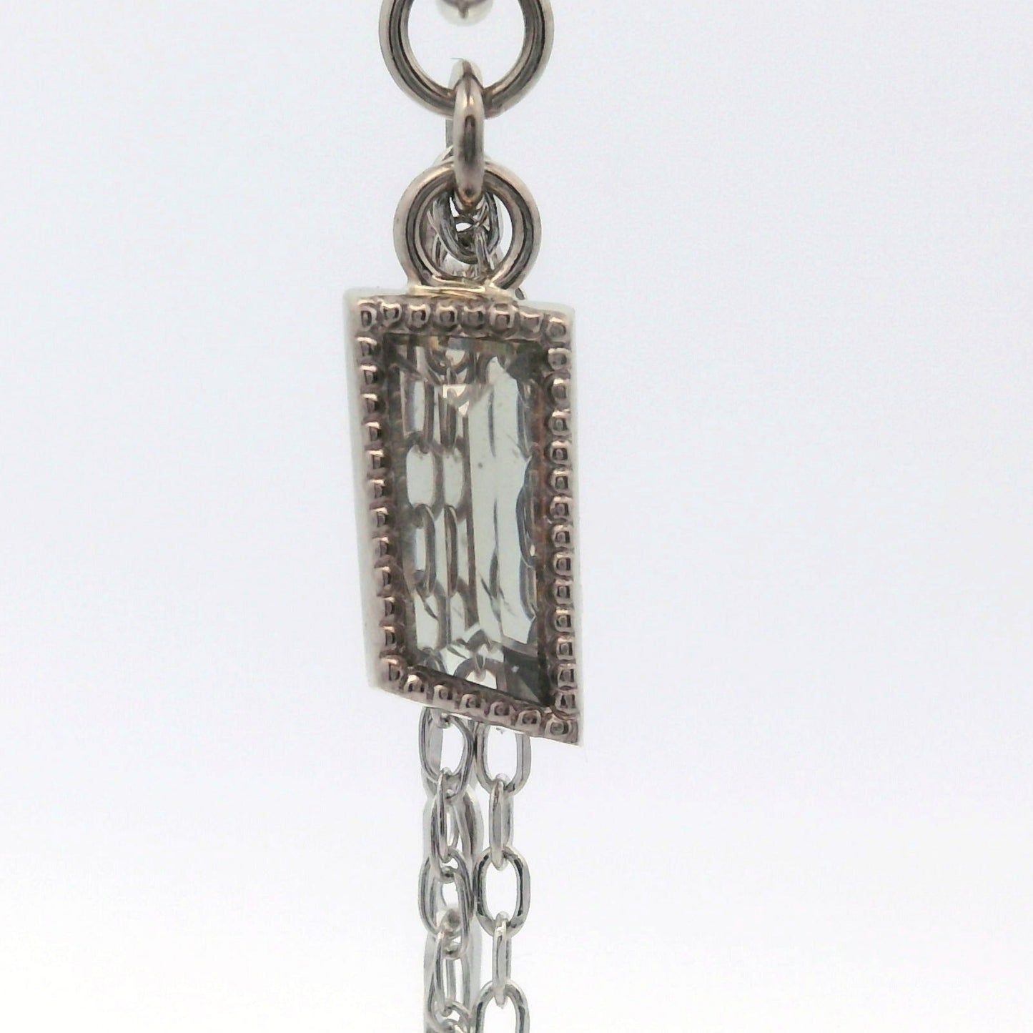 Chain Charm - Elongated Pale Umba Sapphire White Gold