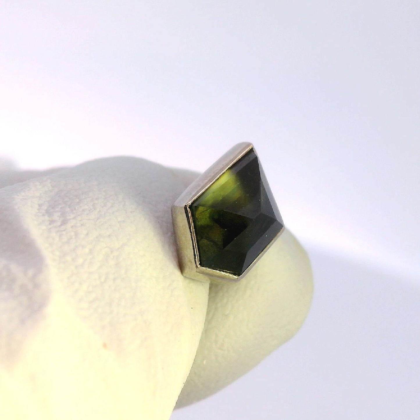 Autumn Green Sapphire Bezel in White Gold