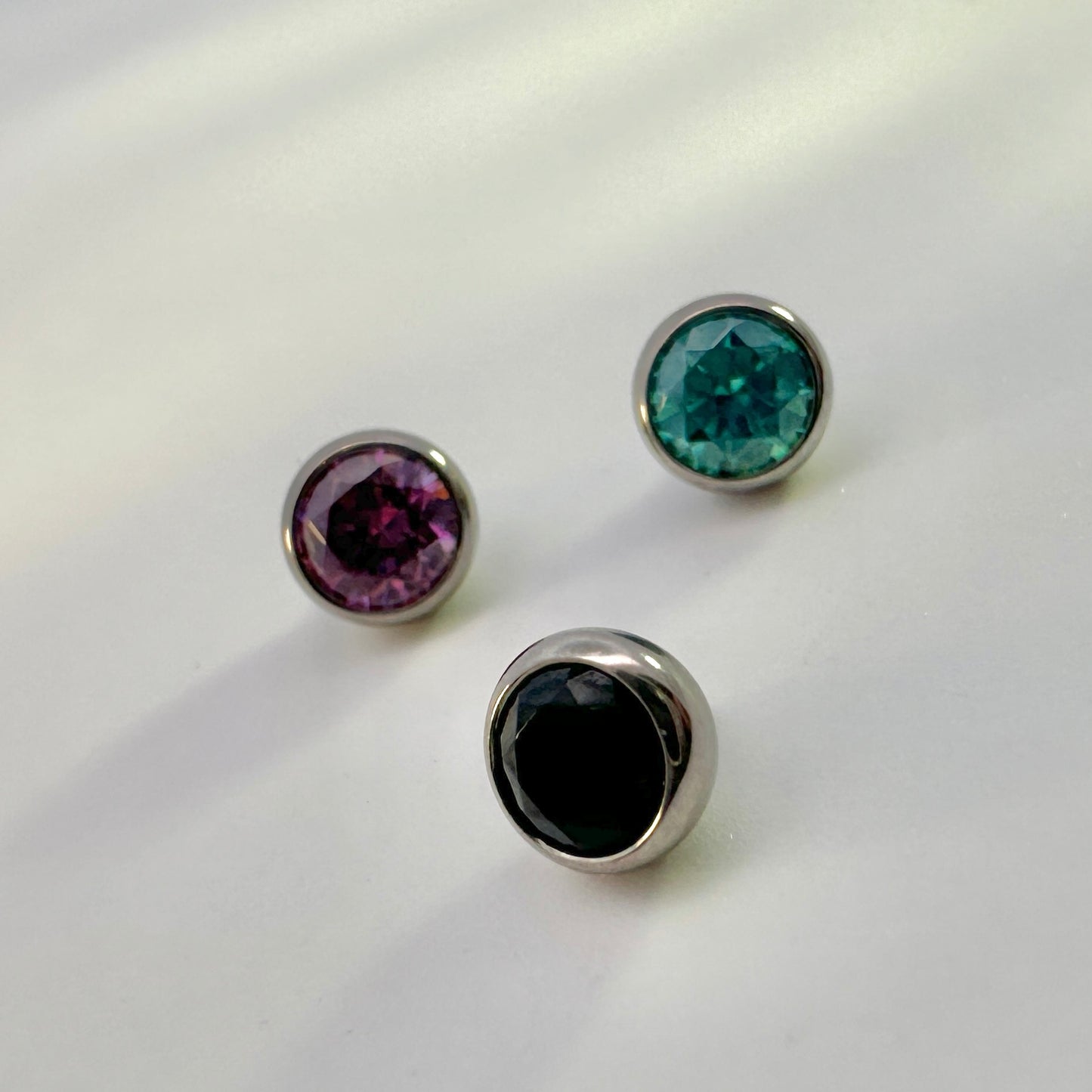 Low Profile Gem Ball - Titanium - Threaded