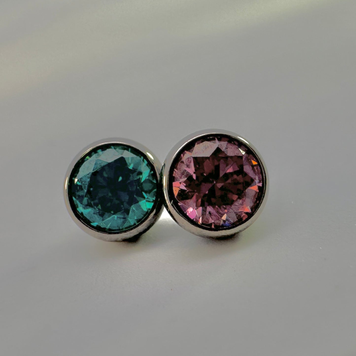Low Profile Gem Ball - Titanium - Threaded