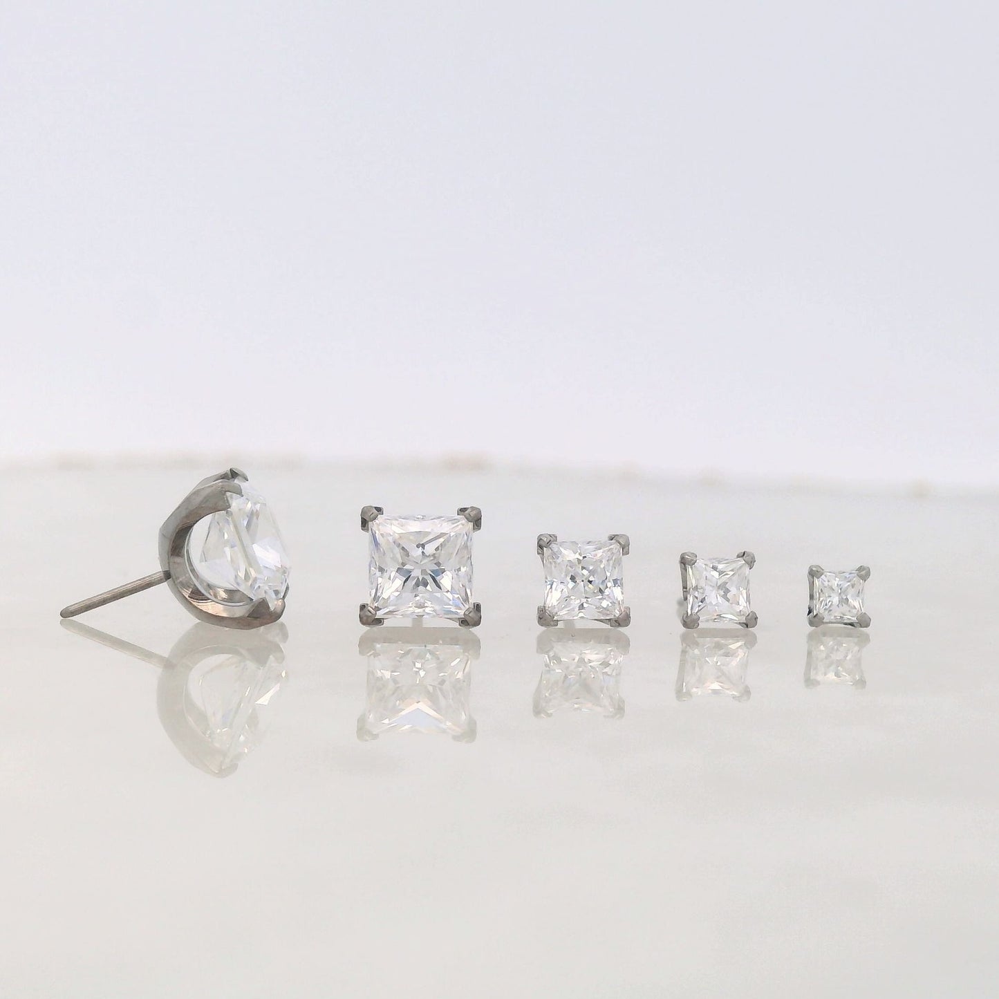 Princess Cut Prong Gems - Titanium - Threadless
