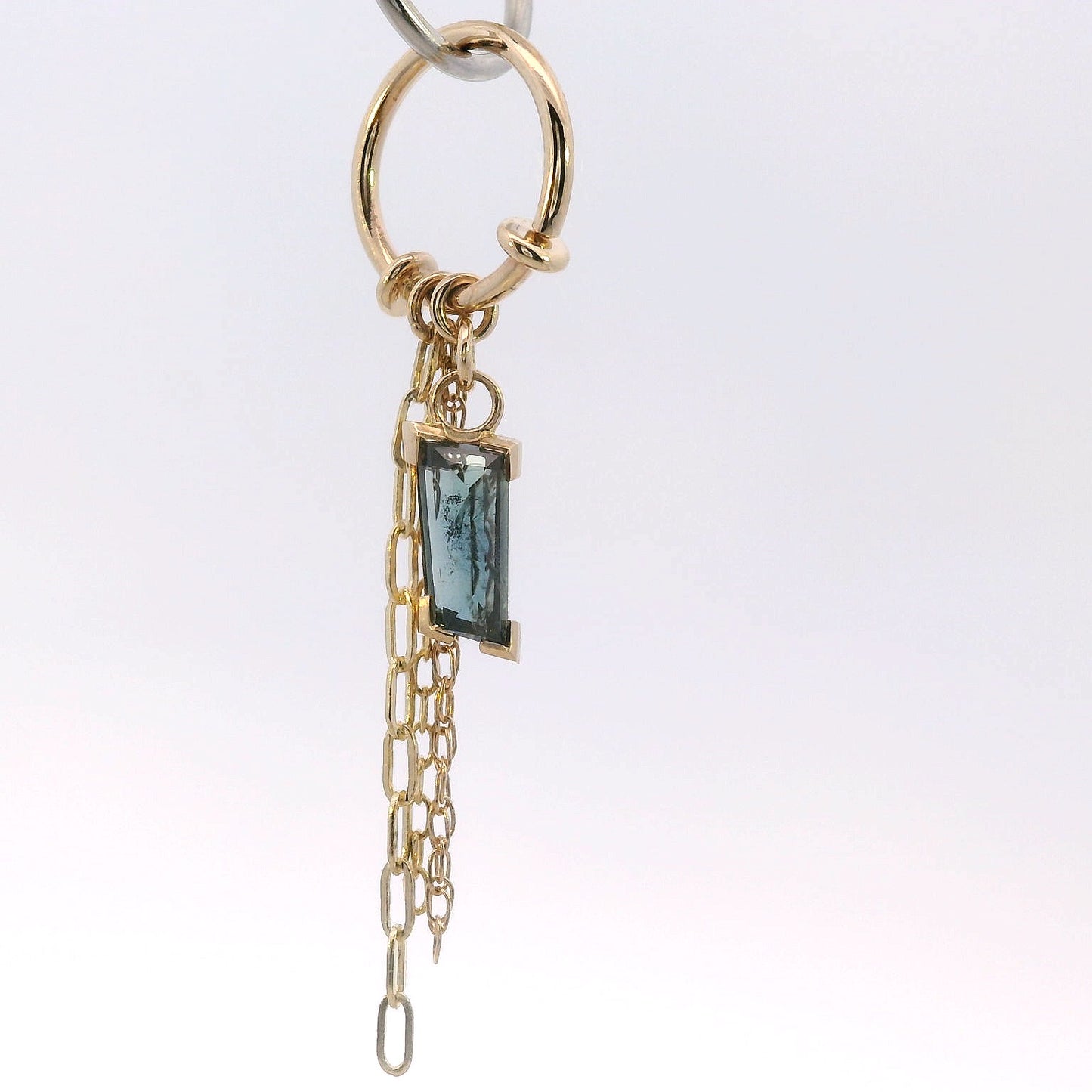 Chain Ring - Madagascar Sapphire Yellow Gold