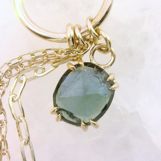 Chain Ring - Oval Madagascar Sapphire Claw Prong Yellow Gold