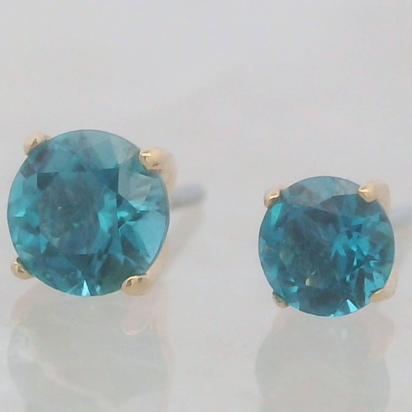 Tiffany Prong 18k Yellow Gold