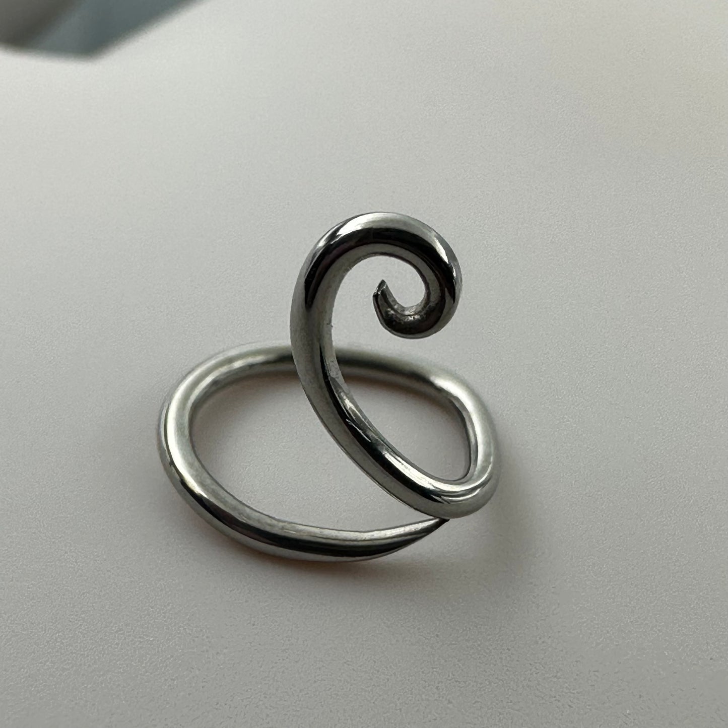 Niobium Curvey Seam Ring