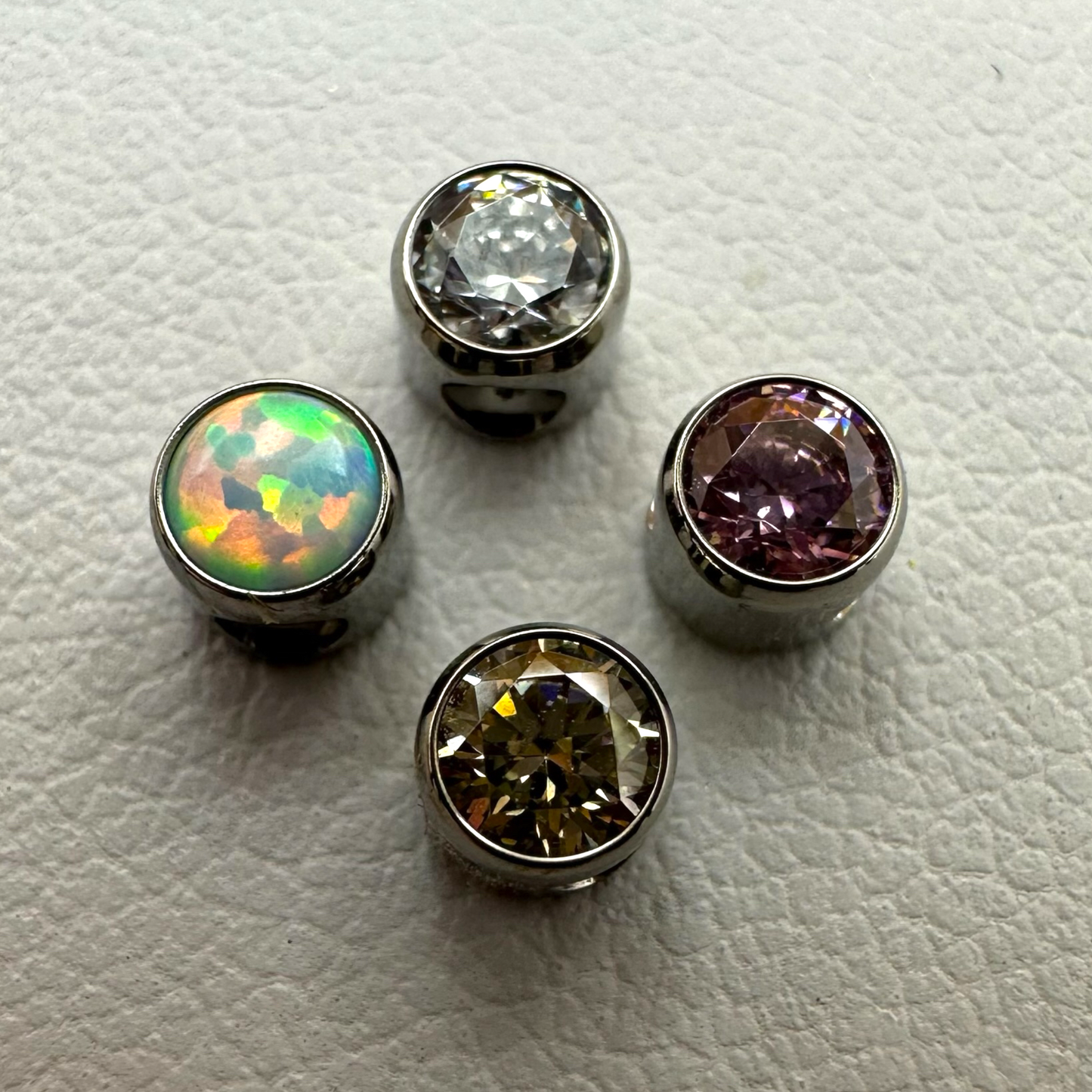 Captive Bezel Gem- Titanium