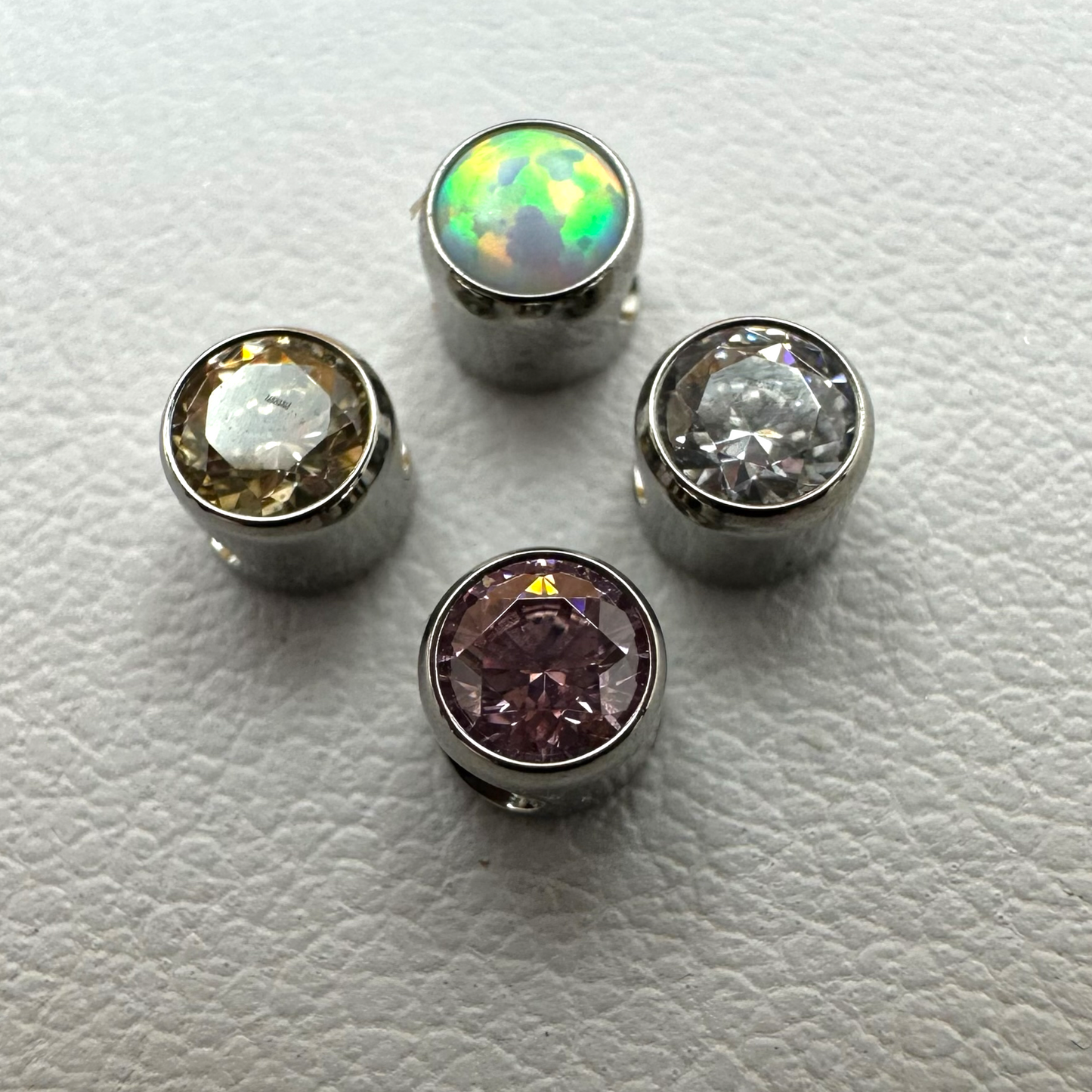 Captive Bezel Gem- Titanium