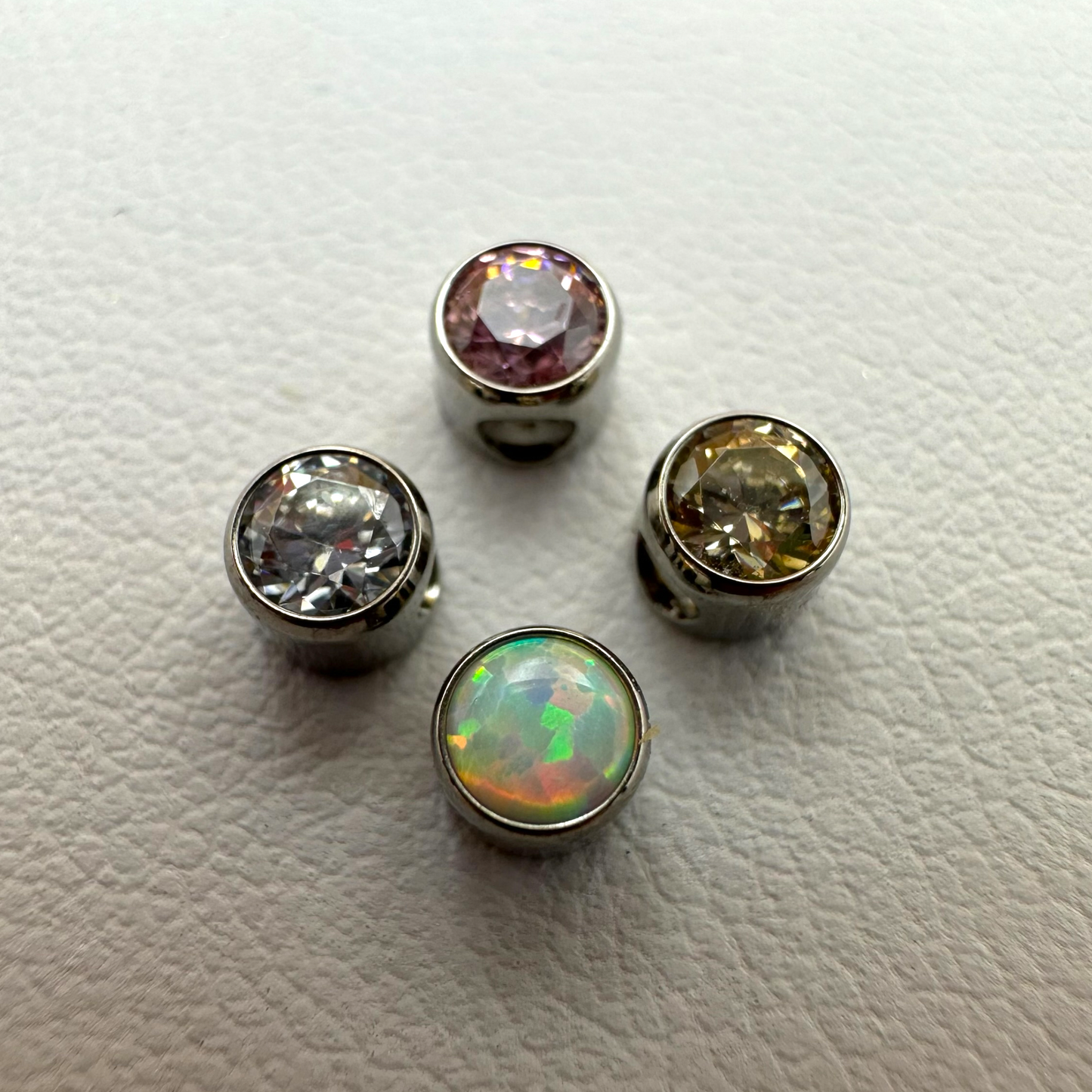 Captive Bezel Gem- Titanium