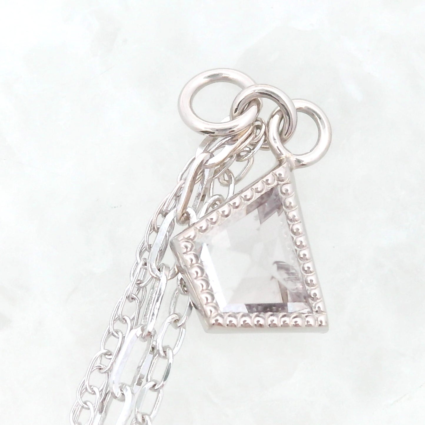Chain Charm - Pale Umba Sapphire White Gold