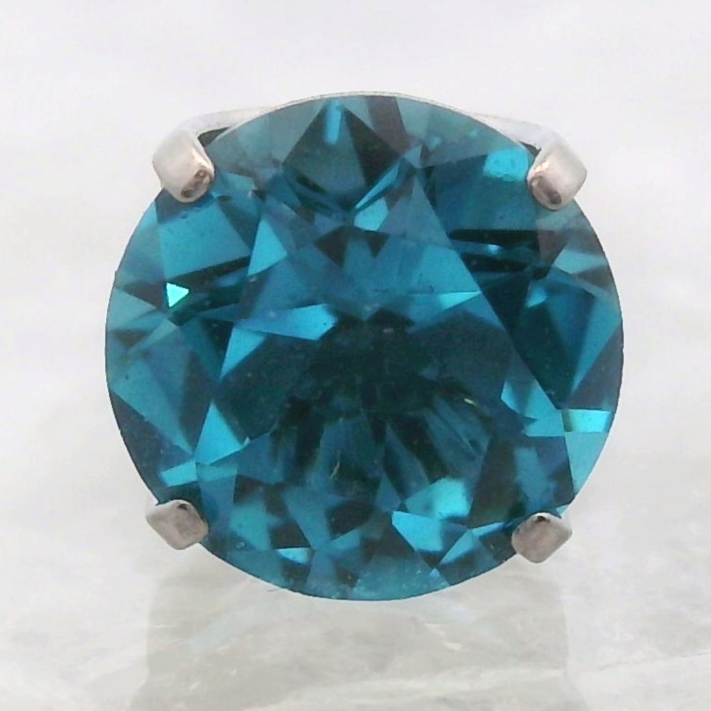 Faceted Gem In Titanium Prong Setting (4mm - 5mm) - Threadless