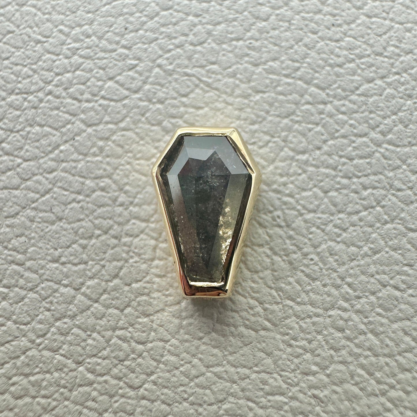 Coffin Cut Diamond Bezel in Yellow Gold