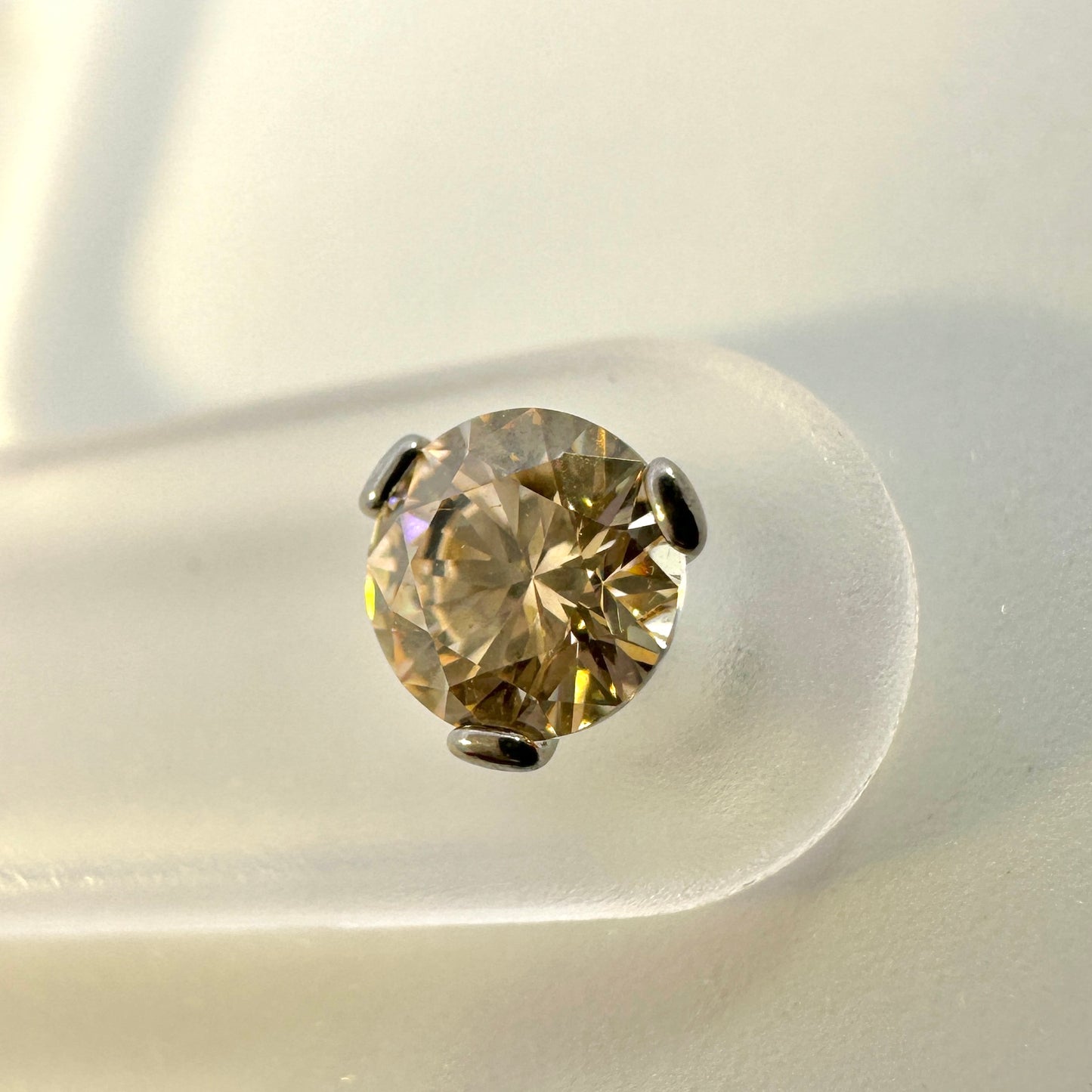 Three Prong Faceted 2.5mm Gem - Threaded