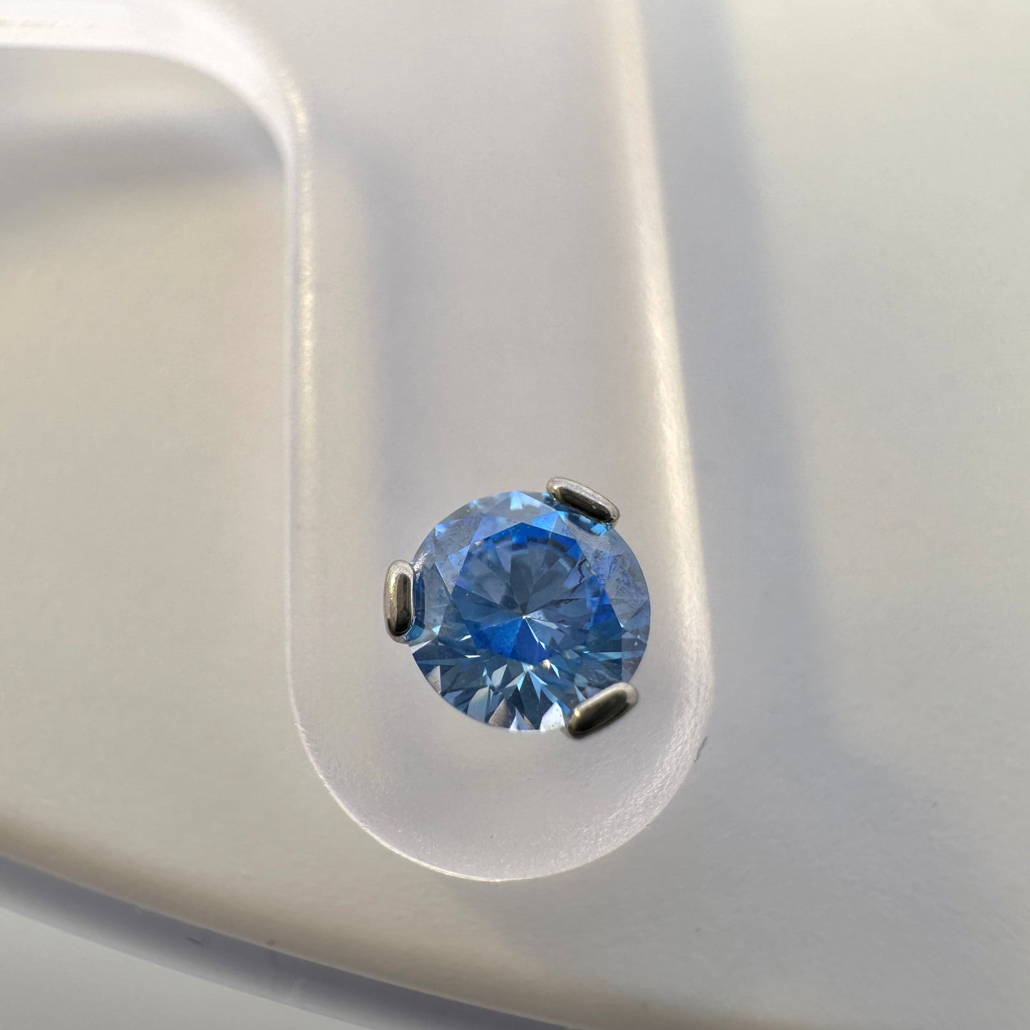 Three Prong Faceted 2.5mm Gem - Threaded