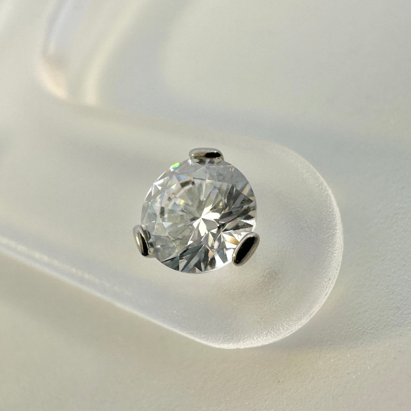 Three Prong Faceted 2.5mm Gem - Threaded