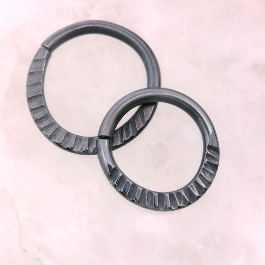 Morrigan Niobium Seam Ring