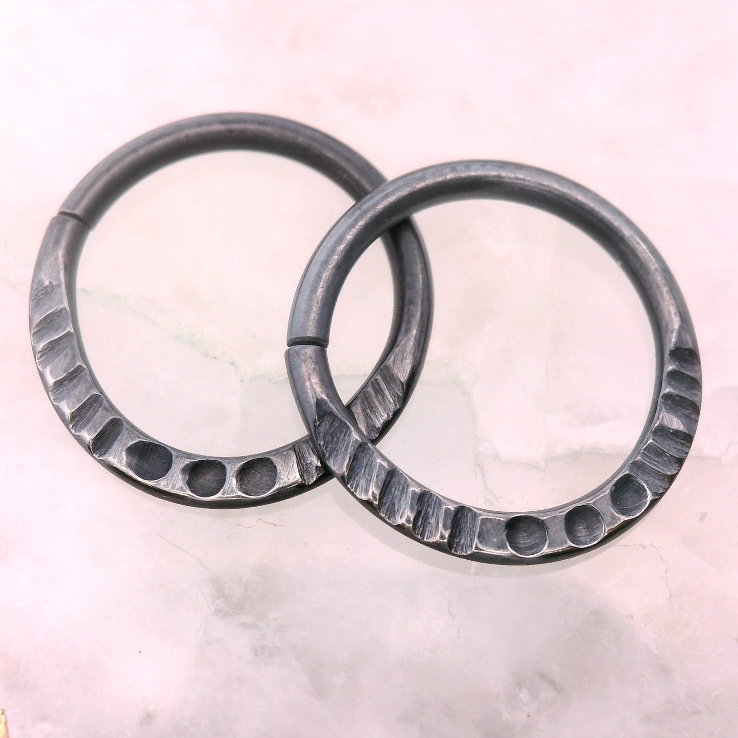 Ripley Niobium Seam Ring
