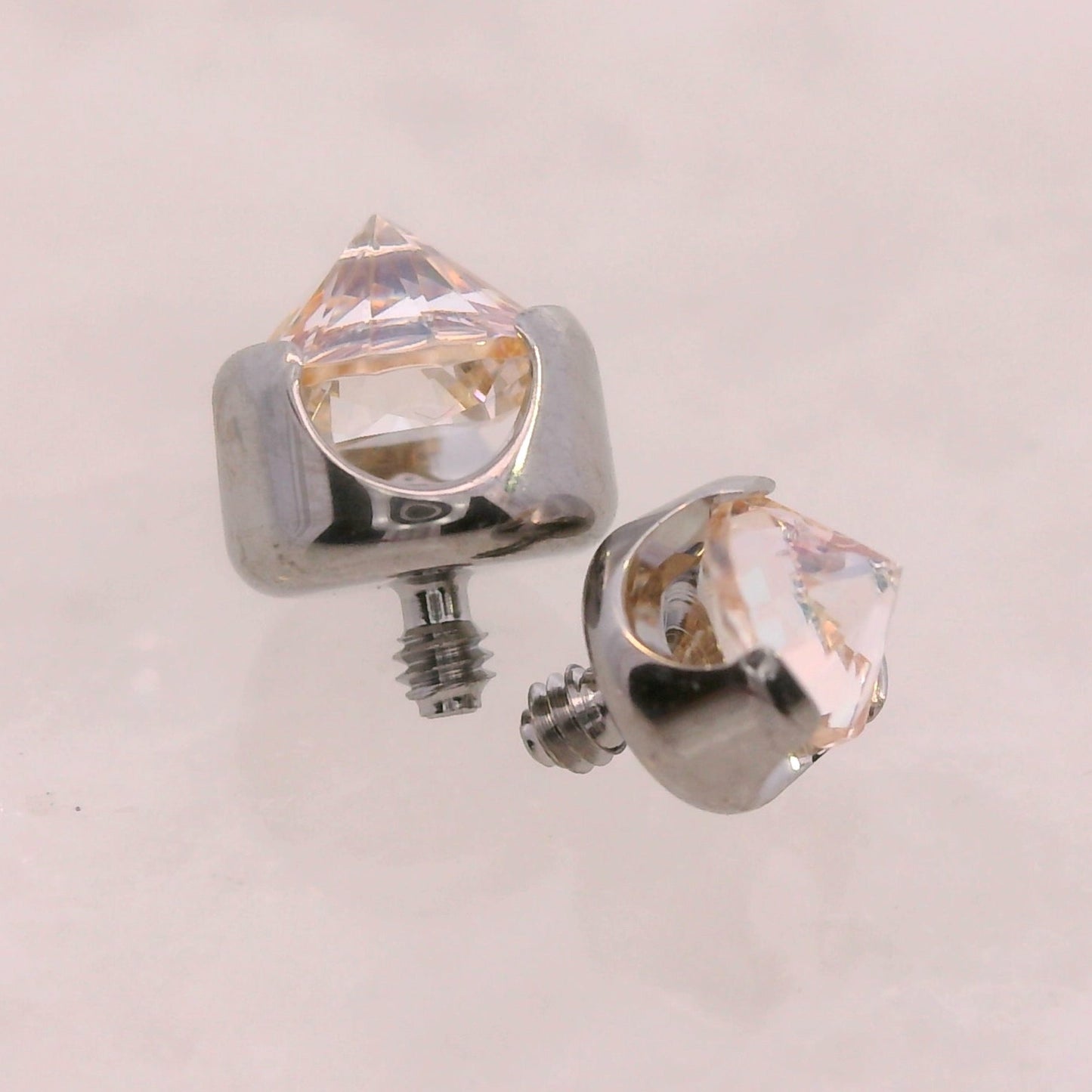 Prong Reverse Set Gem - Titanium - Threaded