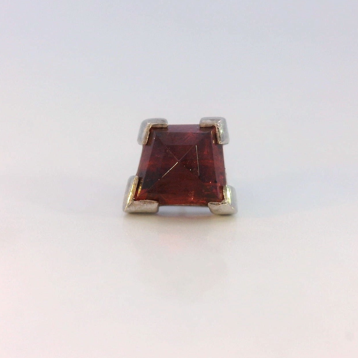 Deep Winza Ruby Sapphire White Gold – Ivy Piercing Studios