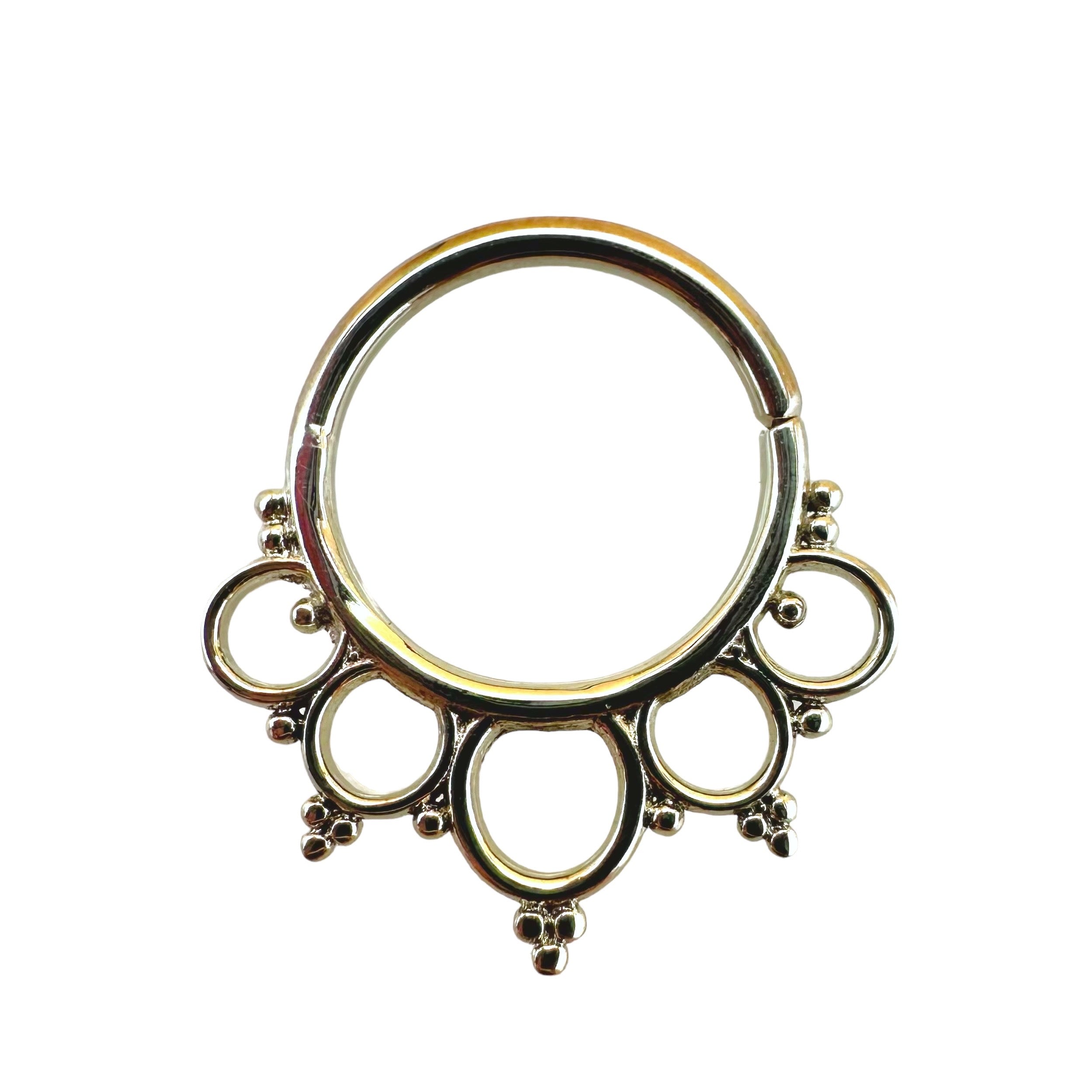 Amy Seam Ring – Ivy Piercing Studios